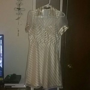 Brand new never used dress👗color gold and white.